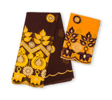 Salouva marron foncé avec motifs floraux jaunes oranges et écharpe orange